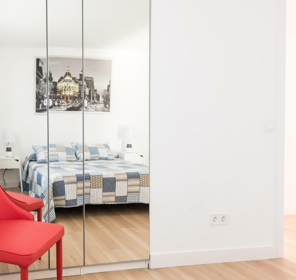 Ever House Ifema Mar De Cristal Madrid Exterior photo
